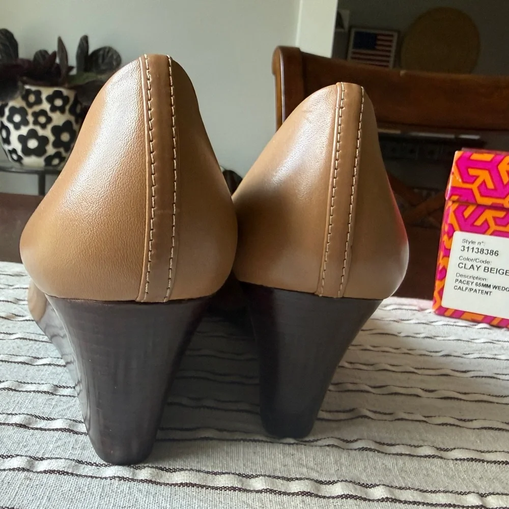 Tory Burch Beige Leather Flats with Black Patent Cap-Toe and Gold Trim